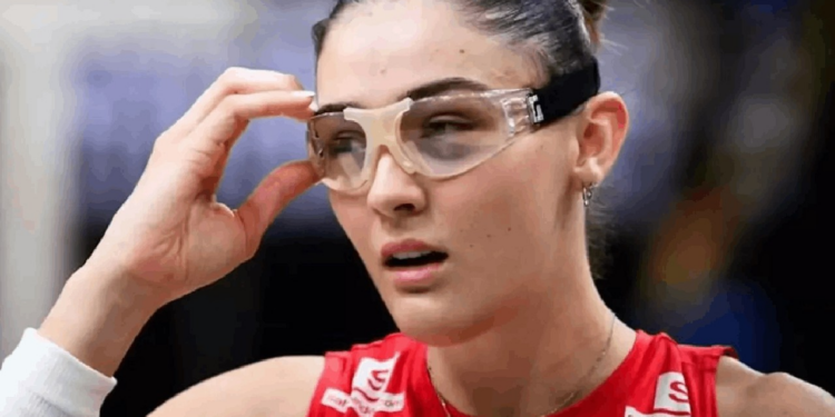 Sahaya Neden Gözlükle Çıktığı Merak Ediliyordu: Zehra Güneş Rahatsızlığını Duyurdu