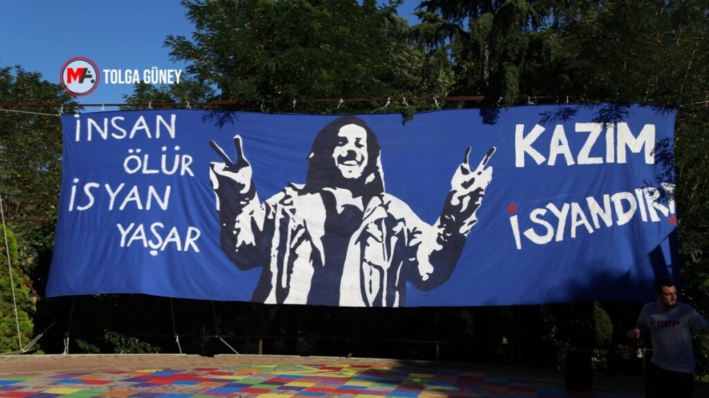 Şair Ceketli Çocuk: 20 yıl geçti, elinden gitarı düşmedi
