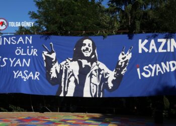 Şair Ceketli Çocuk: 20 yıl geçti, elinden gitarı düşmedi