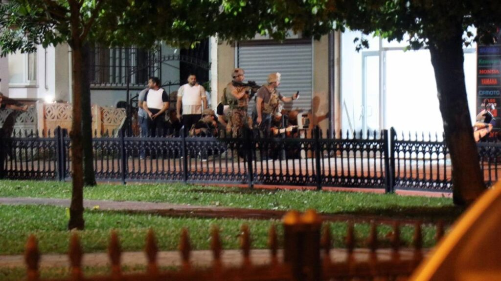 Sakarya'da Film Gibi Olay! Polise Ateş Açtı, 6 Saat Teslim Olmadı