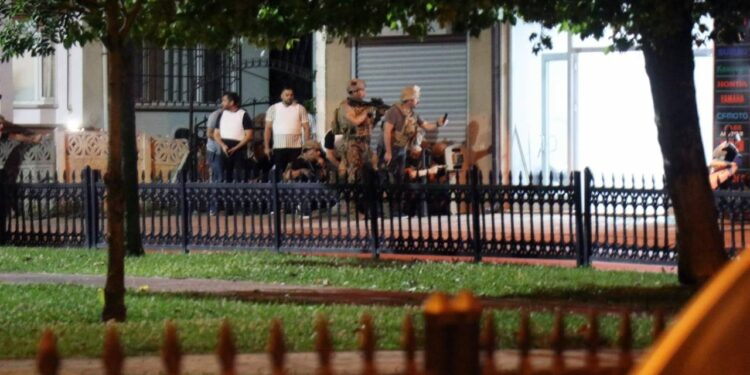 Sakarya'da Film Gibi Olay! Polise Ateş Açtı, 6 Saat Teslim Olmadı