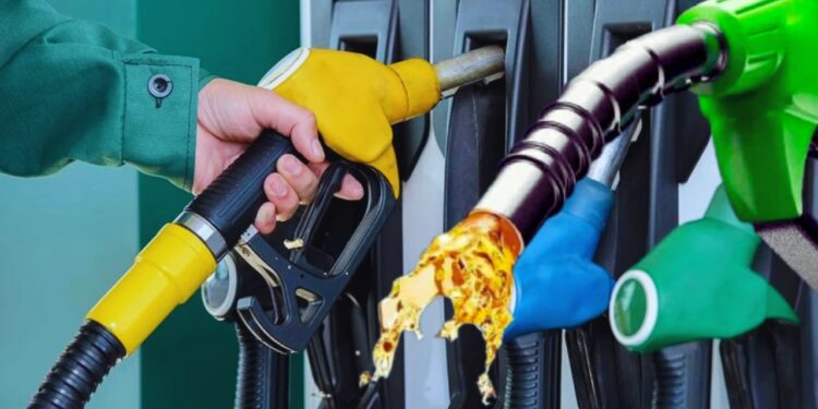 Savaş Pompa Fiyatlarını Vurdu! Akaryakıta Bir Çifte Zam Daha Geldi: Benzin 50, Motorin 51 Lirayı Aştı