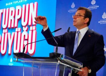 Seçimle alamadıkları belediye başkanlıklarını milletin iradesini gasp ederek ele geçiriyorlar! Utanmıyorlar, sevinç çığlıklarıyla kutluyorlar!