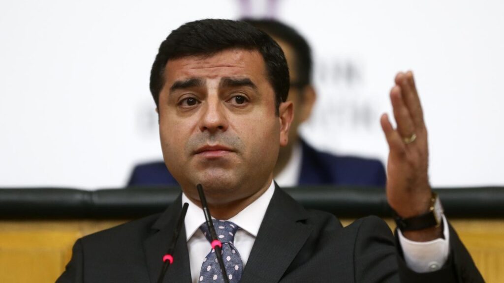Selahattin Demirtaş'tan Tutuklu Belediye Başkanları İçin Çağrı: Tahliyeler Sağlanmalı