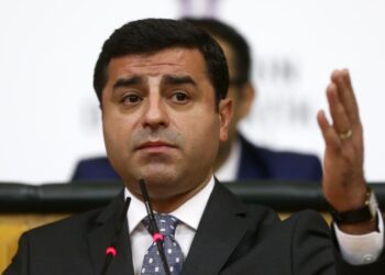 Selahattin Demirtaş'tan Tutuklu Belediye Başkanları İçin Çağrı: Tahliyeler Sağlanmalı