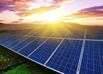 Suudi Acwa Power Türkiye'ye güneş enerjisi yatırımı yapacak