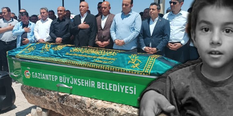 Tabut Küçük, Acı Çok Büyük! Otizmli Onurcan'a Yürek Yakan Veda