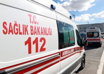 Tavuk Yemi Yüklü Tır Şarampole Uçtu: 3 Çocuk Yaralı