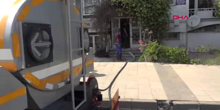 Trabzon'da sel temizliği yapan belediye işçileri karbonmonoksit gazından etkilendi; 2 işçi hastaneye kaldırıldı