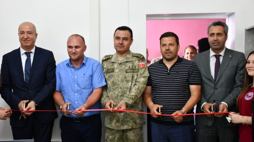 Türk Askerinden Kosova'da Eğitime Desrek İçin Bilgisayar Dershanesi