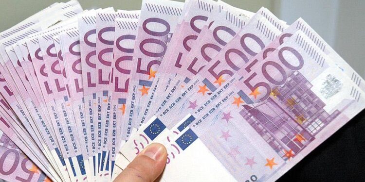 Türkiye'ye dönsünler diye 4 bin Euro maaş verilecek