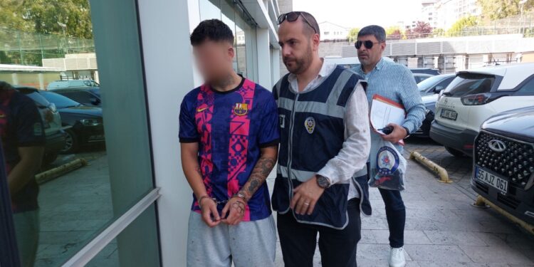 Üniversite Öğrencisini Bıçakladı, Serbest Kaldı