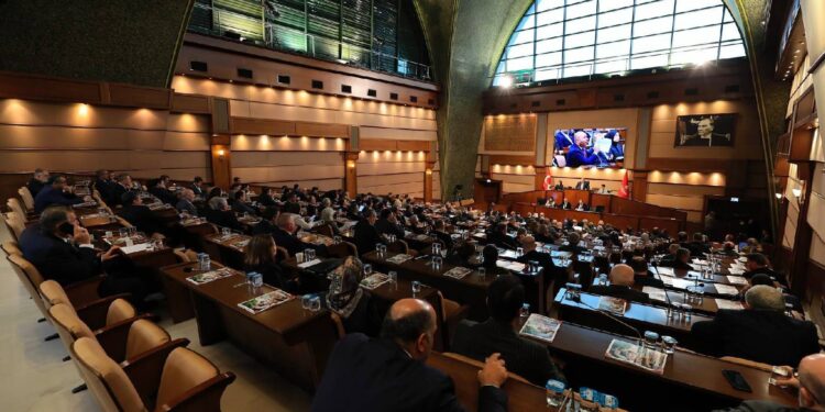 Üsküdar Belediye Meclisinde Türk Dünyası Belediyeler Birliğinden çıkma teklifi tartışıldı