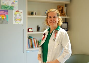 Uzmanı Uyardı! Çocuklarda Konuşmayı Engelleyen Tehlikeli Alışkanlık