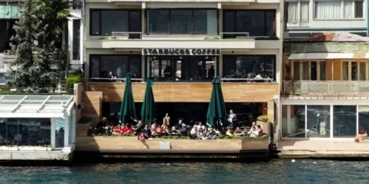 Uzun Yıllar Starbucks Şubesiydi... Bebek'teki İkonik Yalı El Değiştirdi