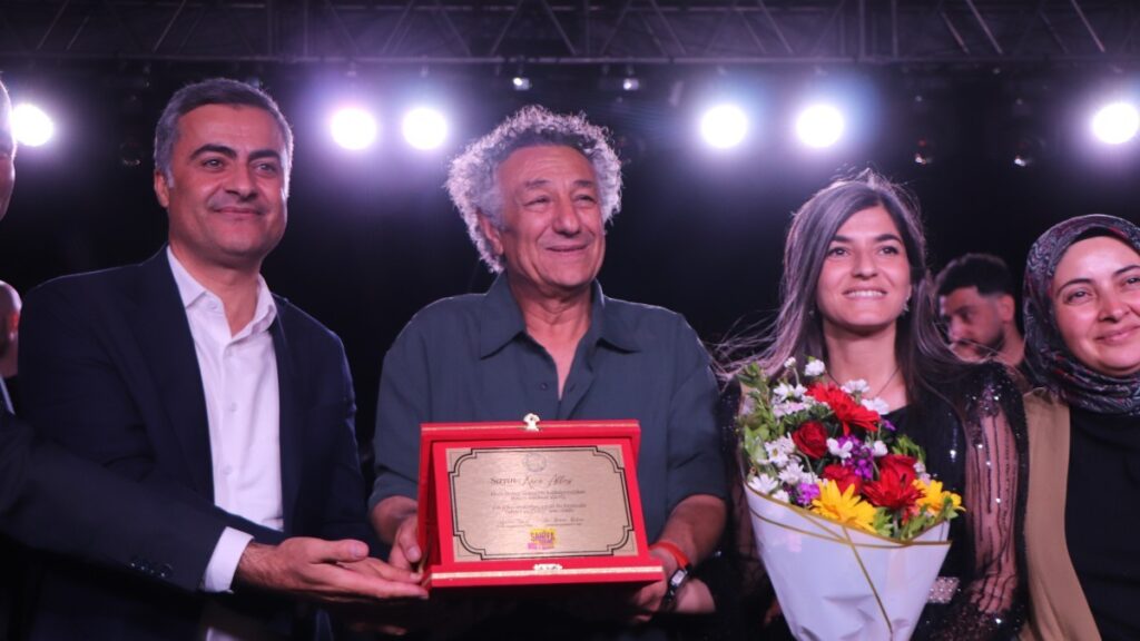 Xêro Abbas: Sanatçılar sürece omuz vermeli