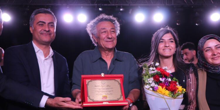 Xêro Abbas: Sanatçılar sürece omuz vermeli