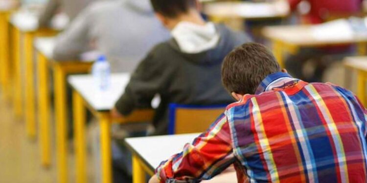 YKS Heyecanı Başlıyor! Yarın 2,5 Milyondan Fazla Aday Sınava Girecek