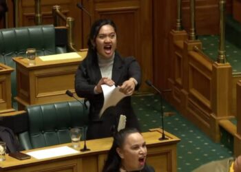 Yeni Zelanda'da Haka Protestosuna Rekor Ceza: 3 Maori Vekil Parlamentodan Uzaklaştırıldı