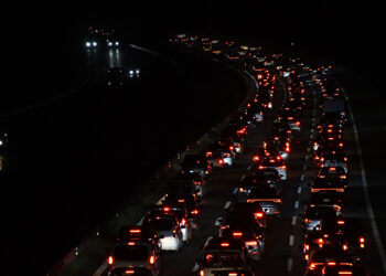 Yollarda bayram tatilinden dönüş yoğunluğu başladı