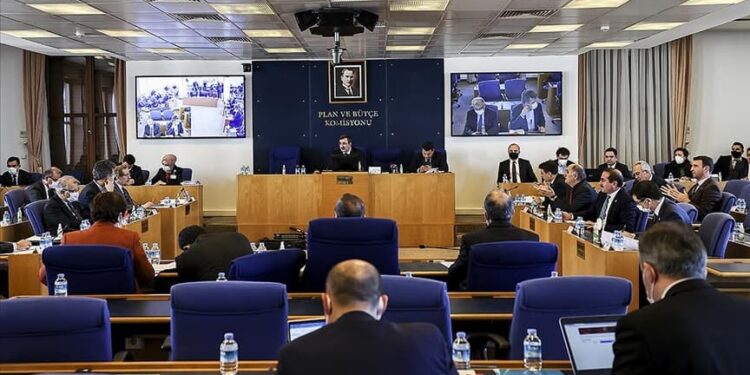 ‘Ekonomi torbasında’ emekli ve asgari ücretli yok