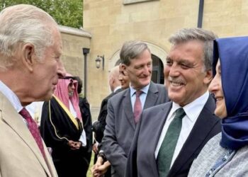 11. Cumhurbaşkanı Abdullah Gül, Kral Charles ile Oxford İslam Araştırmaları Merkezi'nde bir araya geldi