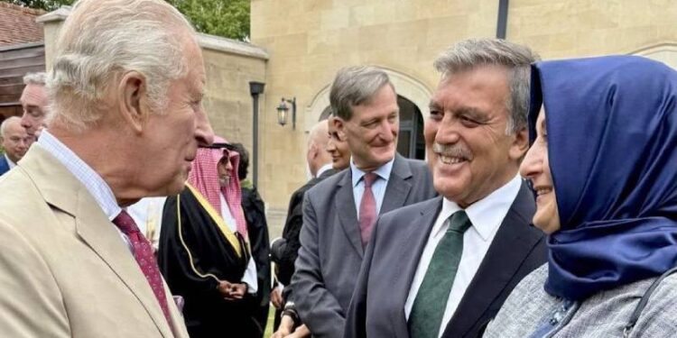 11. Cumhurbaşkanı Abdullah Gül, Kral Charles ile Oxford İslam Araştırmaları Merkezi'nde bir araya geldi