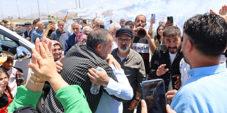 31 yılın ardından ‘Herne Pêş’ marşıyla karşılandı