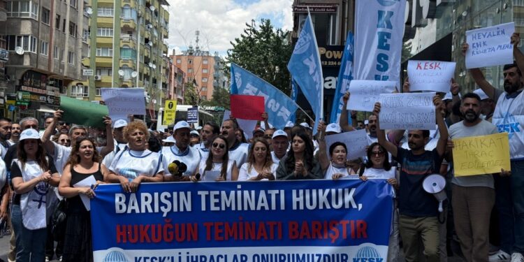 KHK eylemi 137’nci haftasında: Barışın önü işe iadelerle açılır