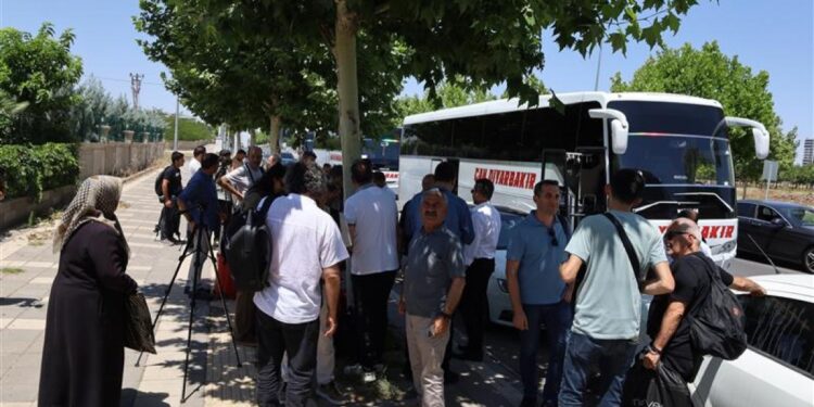 PKK’nin töreni için Amed’den yola çıktılar