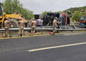 Yangın söndürmeye giderken kaza yaptılar: 1’i ağır 3 yaralı