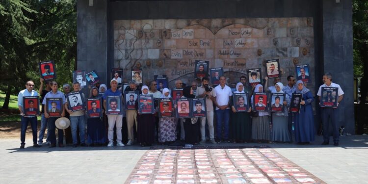 Kayıp yakınlarının eyleminde sürece destek: Komisyon kurulsun