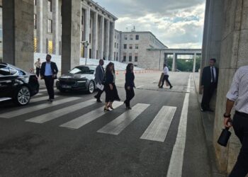 DEM Parti komisyon taslağını Kurtulmuş’a sundu
