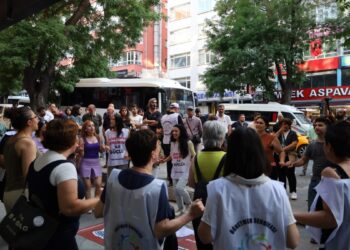 Gözaltına alınan 23 öğretmen serbest bırakıldı