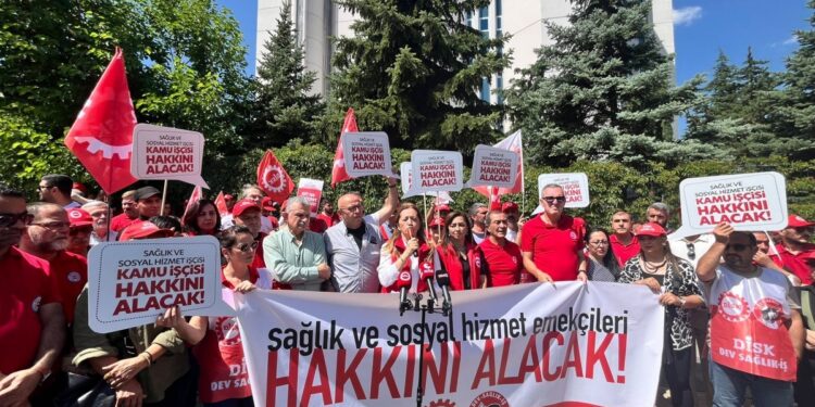 Dev Sağlık-İş bakanlık önünde: Bu teklifle müzakere değil mücadele edilir