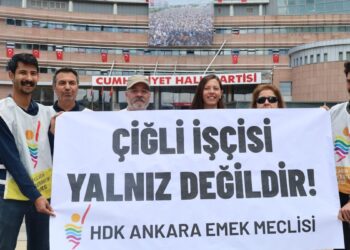 HDK’den direnişteki belediye işçilerine destek ziyareti