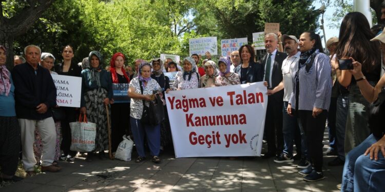 Çiftçiler ‘talan kanunu’na karşı Meclis önünde: Zeytinimizi feda ettirmeyiz