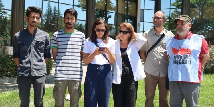 İşçiler TBB önünde: Suskun kalanlar adaletsizliğe ortaktır