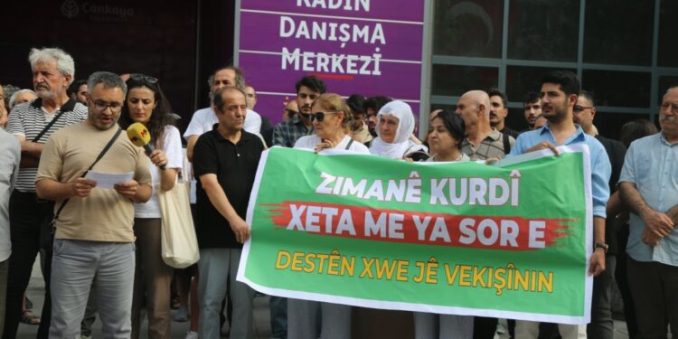 Kürtçeye dönük saldırı birçok kentte protesto edildi