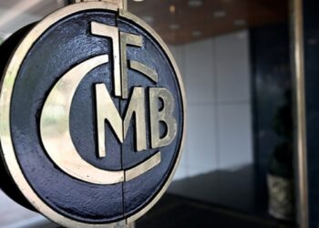 Yıl sonu dolar tahmini 43.72 liraya yükseldi