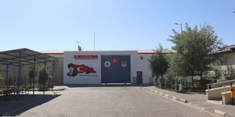 Beşiri Cezaevi’nde sular akmıyor: Bulaşıcı hastalık riski var