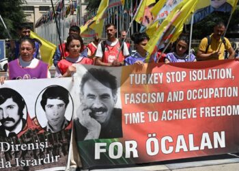 Cenevre eylemi: Tarihi adıma karşılık devlet adım atsın