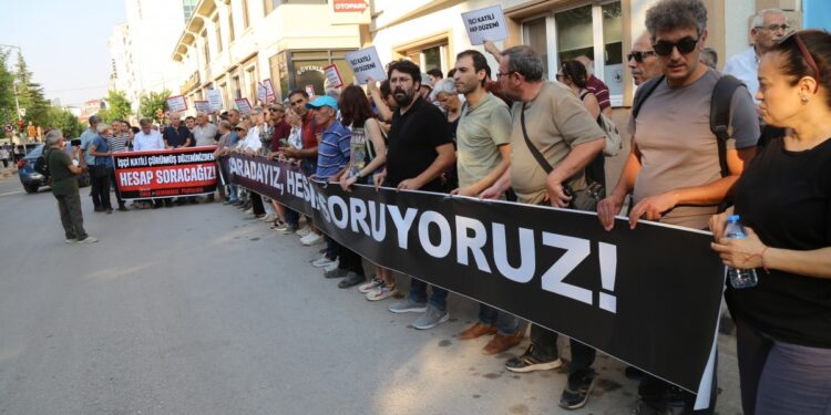 Eskişehir Orman Bölge Müdürlüğü önünde protesto: Bakan Yumaklı istifa etmeli