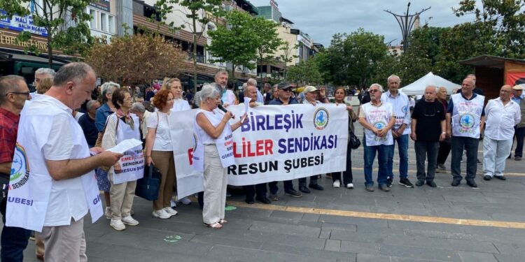 Emekliler: Direniyoruz