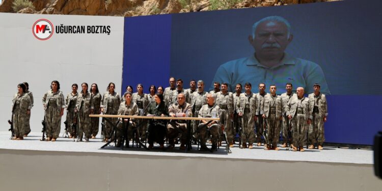 Çözüm umuduyla 3’ncü kez sınırı geçti: Yakılan ateş özgürlüğe vesile olsun