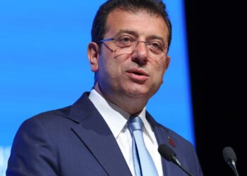 İmamoğlu: Bu ülke kumpaslarla uyanmak zorunda değil
