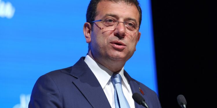 İmamoğlu: Bu ülke kumpaslarla uyanmak zorunda değil