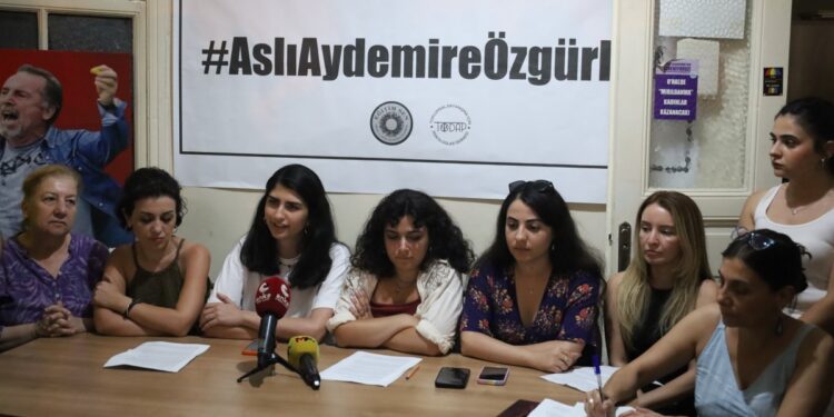 Aslı Aydemir’in tutuklanmasına tepki: Derhal serbest bırakın