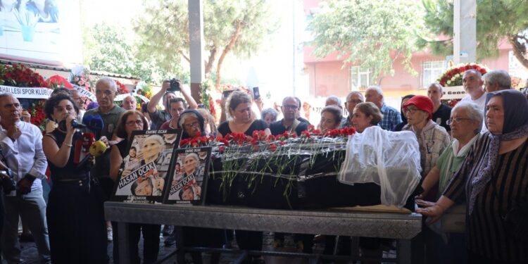 Emine Ocak Gazi Mezarlığı’nda toprağa verildi