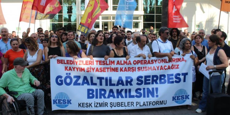 KESK İzmir Şubeler Platformu’ndan gözaltı protestosu